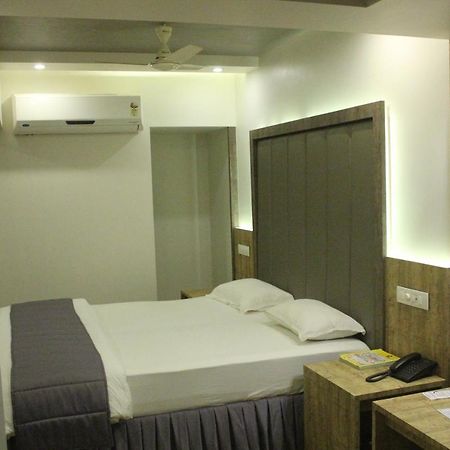 Nimantran Hotel Navi Mumbai Eksteriør billede